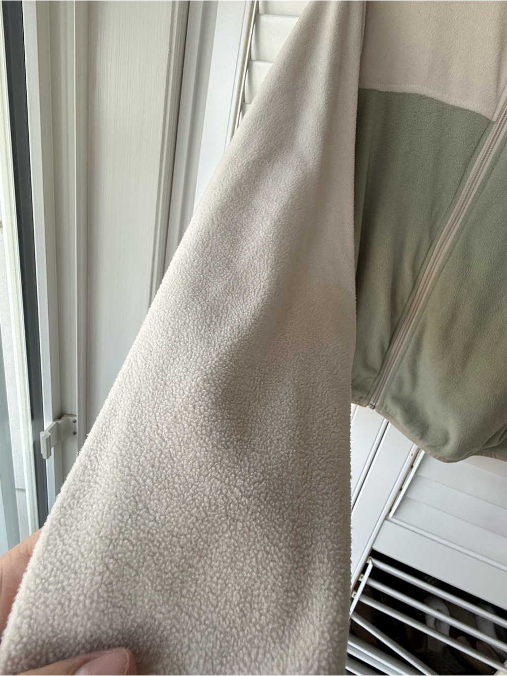 Two- toned Columbia Fleece - Picture 4 of 5